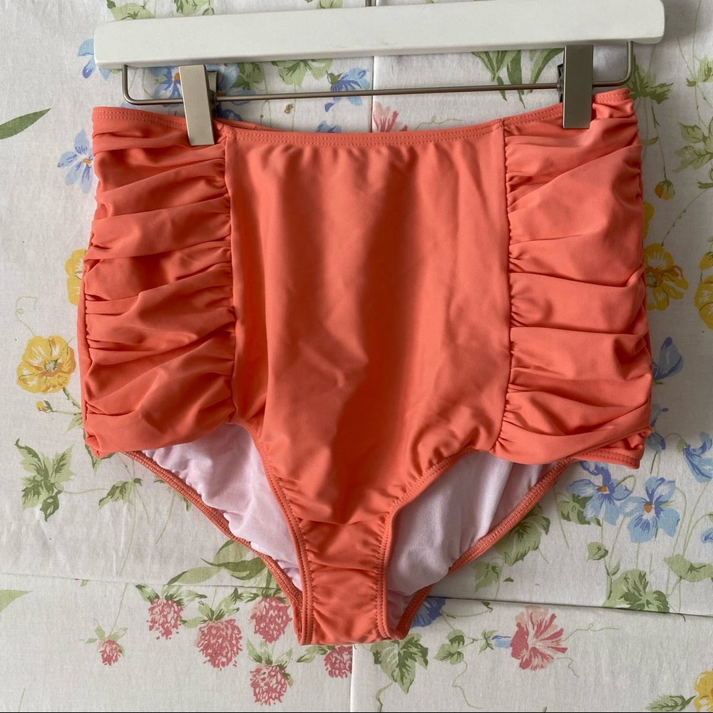 NWOT Kortni Jeane Side Ruched Bottoms